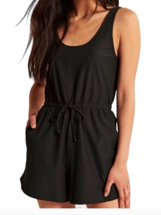 Abercrombie & Fitch Pants - Abercrombie & Fitch traveler romper size XS